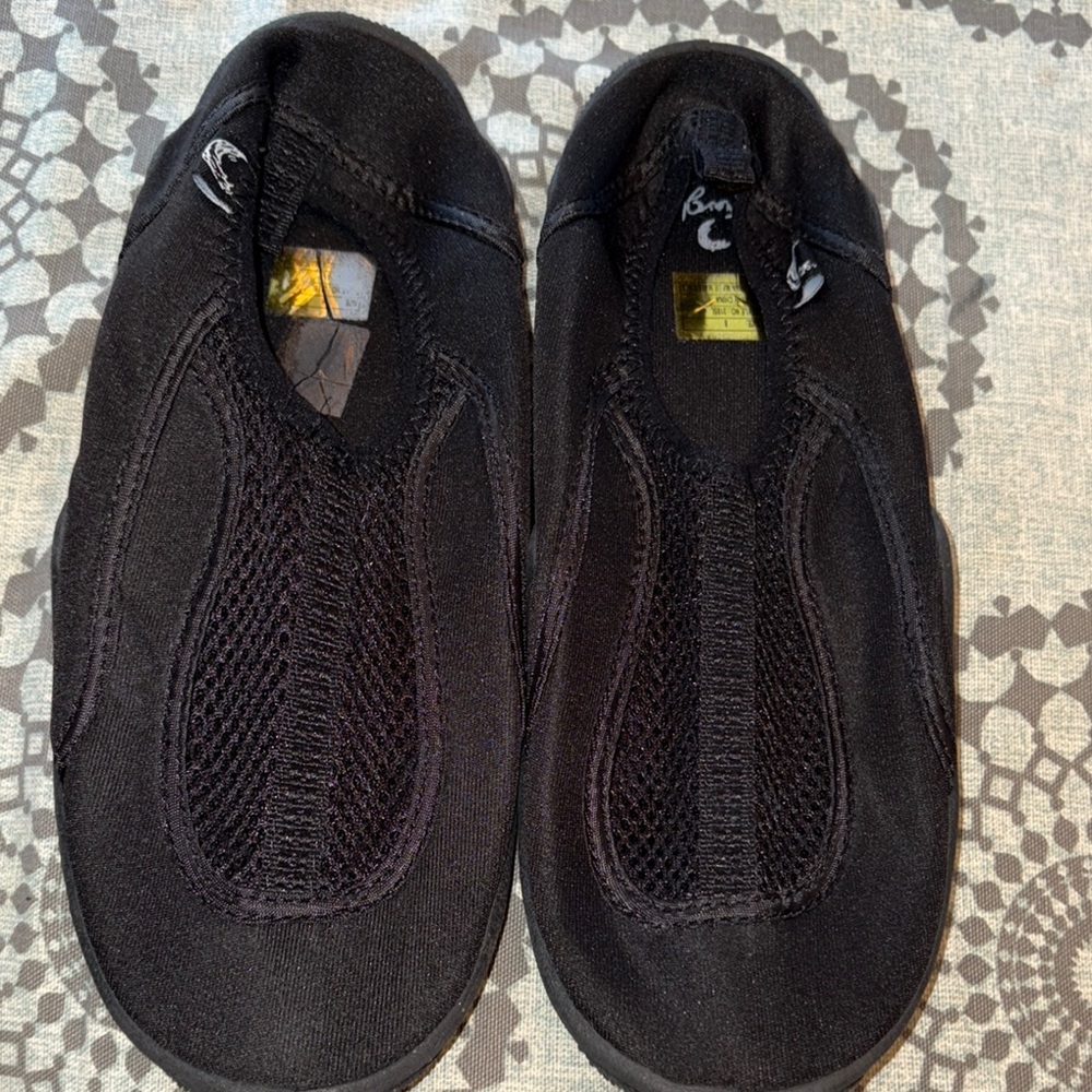 Triangle men’s water shoes size 8